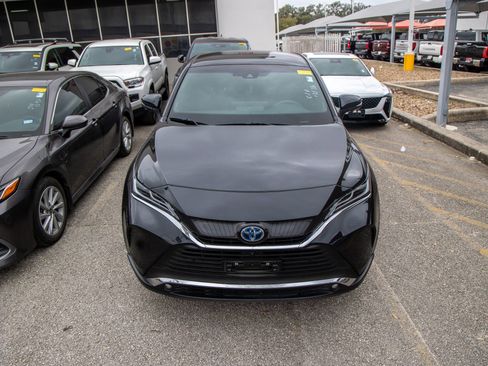 Used 2023 Toyota Venza Limited image 5