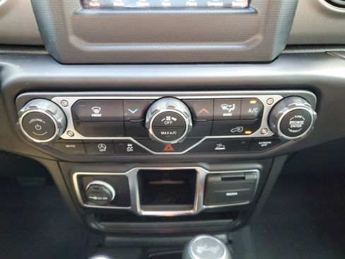 Used 2023 Jeep Wrangler Sport image 33