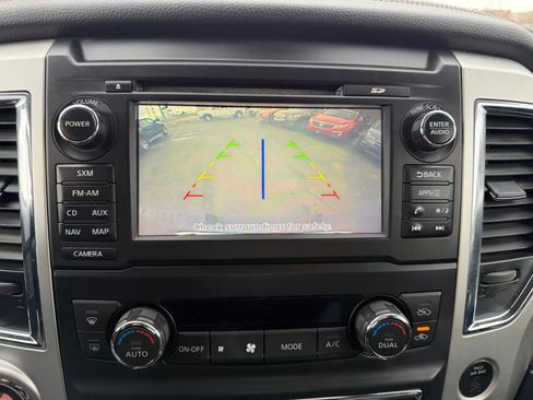 Used 2018 Nissan Titan SL AWD/4WD image 20