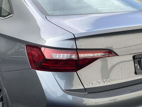 Certified 2023 Volkswagen Jetta SE w/ Panoramic Sunroof Package image 10