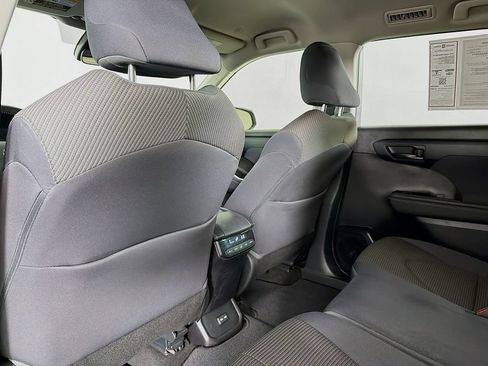 Used 2023 Toyota Highlander LE FWD image 23