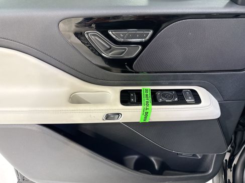 New 2026 Lincoln Aviator 2WD image 12