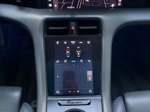 Used 2022 Porsche Taycan image 18