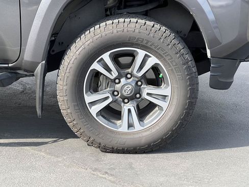 Used 2019 Toyota Tacoma TRD Sport w/ Technology Package AWD/4WD image 16