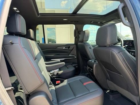 Used 2024 Chevrolet Traverse RS AWD/4WD image 11