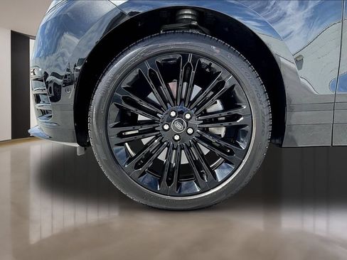 Certified 2026 Land Rover Range Rover Velar Dynamic SE AWD/4WD image 32