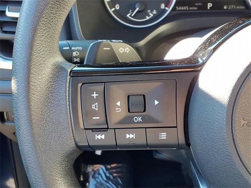 Used 2023 Nissan Rogue SV image 24