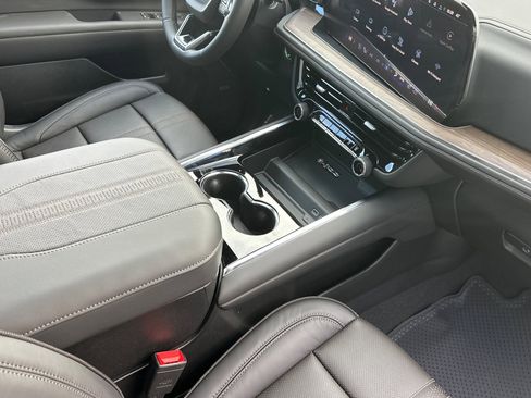 New 2026 Chevrolet Suburban High Country w/ LPO, Illumination Package image 19