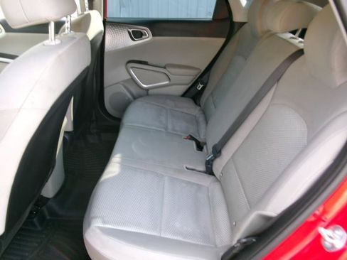 Used 2025 Kia Soul LX FWD image 10