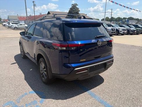 Used 2025 Nissan Pathfinder SV w/ Black Appearance Package AWD/4WD image 4