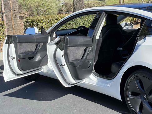 Used 2020 Tesla Model 3 Standard Range Plus image 55