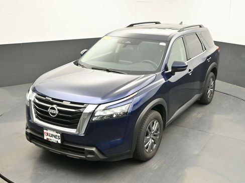 Used 2025 Nissan Pathfinder SV FWD image 40