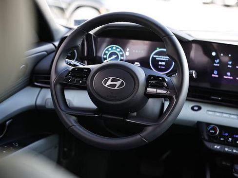 Used 2025 Hyundai Elantra Limited FWD image 21