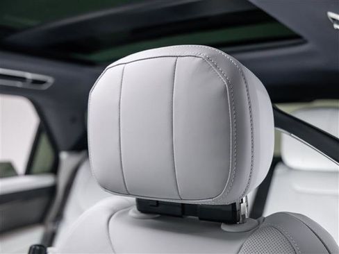 New 2026 Land Rover Range Rover Sport SE image 16