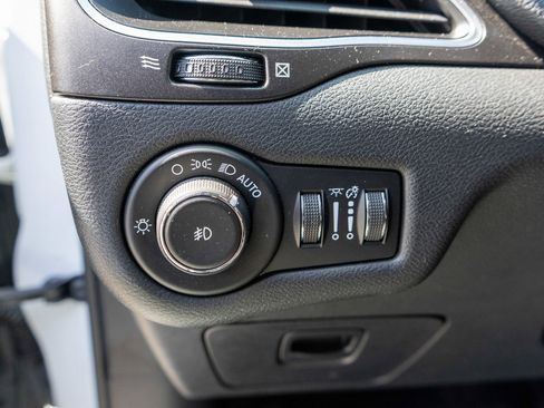 Used 2019 Jeep Cherokee Trailhawk w/ Cold Weather Group image 15