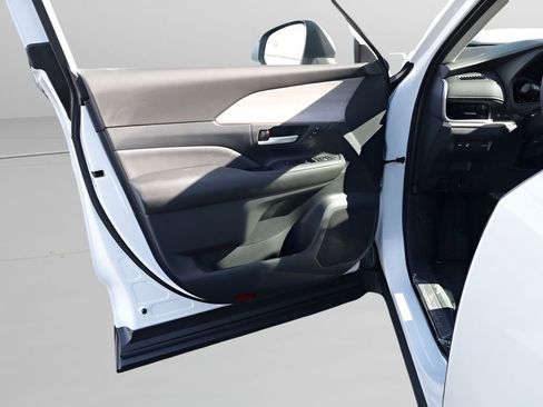 New 2026 Toyota Grand Highlander AWD image 7