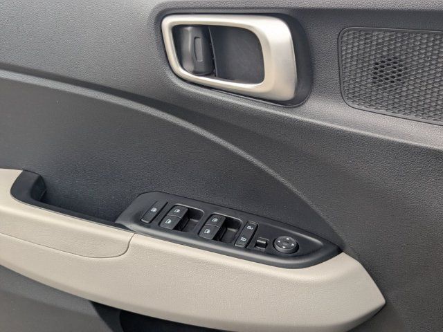 Used 2020 Hyundai Venue SEL FWD image 14