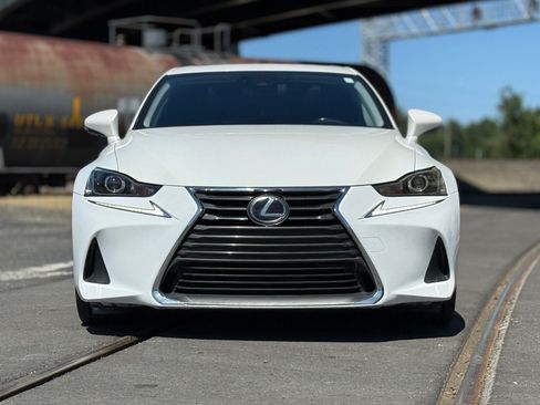 Used 2018 Lexus IS 300 w/ Comfort Package RWD image 9