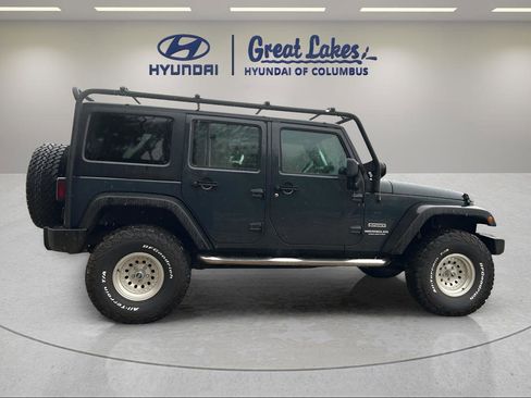 Used 2017 Jeep Wrangler Unlimited Sport image 6
