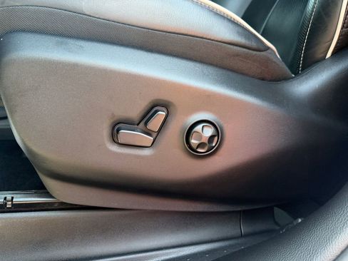 Used 2025 Chrysler Pacifica Limited FWD image 17