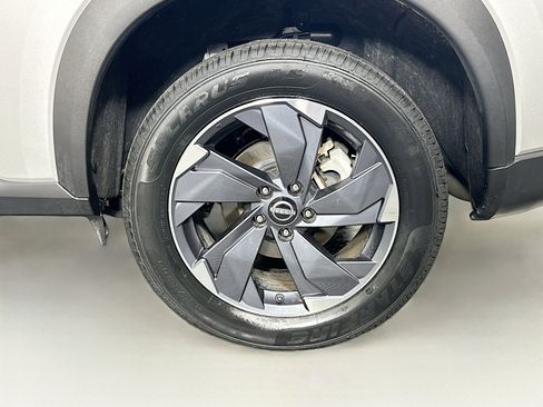 Used 2025 Nissan Rogue SV image 11