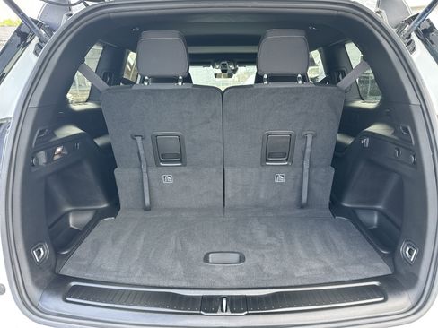 Used 2025 Jeep Grand Cherokee L Laredo image 24