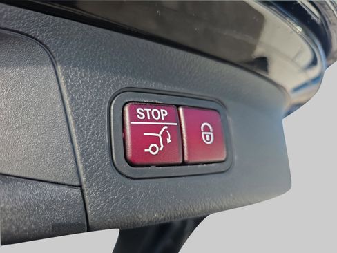 Certified 2025 Mercedes-Benz GLA 250 image 25