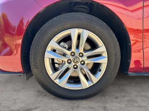 Certified 2025 Toyota Sienna Limited AWD/4WD image 9