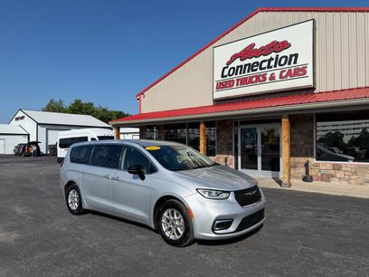 Used 2024 Chrysler Pacifica Touring-L