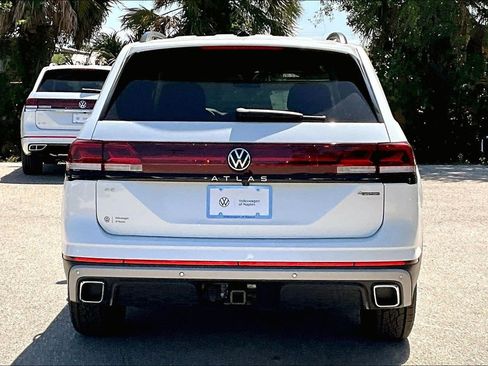 New 2026 Volkswagen Atlas Peak Edition AWD/4WD image 6