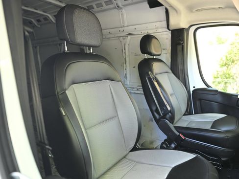 Used 2023 RAM ProMaster 2500 FWD image 12