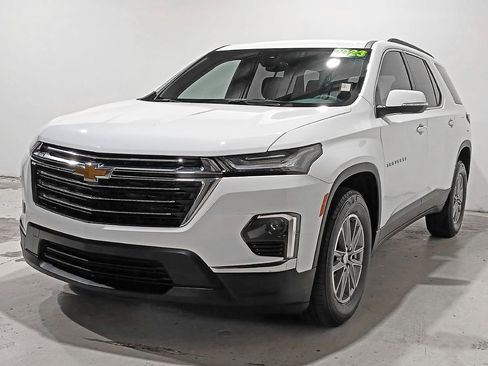 Used 2023 Chevrolet Traverse LT FWD image 3