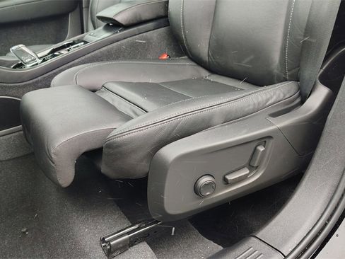 Used 2024 Volvo XC40 B5 Plus w/ Protection Package Premier image 11