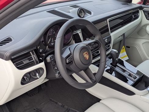 New 2026 Porsche Macan image 4