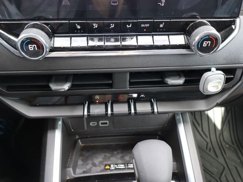 Used 2025 Chevrolet Colorado Trail Boss image 29