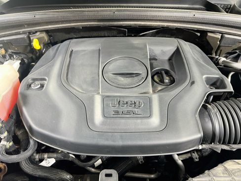 Used 2022 Jeep Grand Cherokee Overland w/ Luxury Tech Group IV AWD/4WD image 30