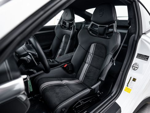 Certified 2018 Porsche 911 GT3 image 5