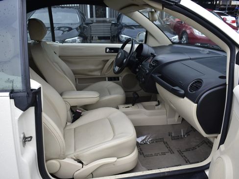 Used 2010 Volkswagen Beetle Convertible FWD image 13