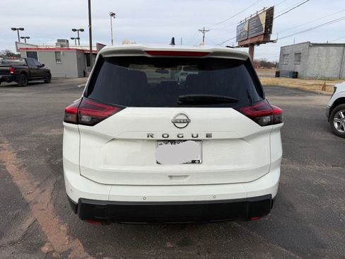 Used 2024 Nissan Rogue S image 5
