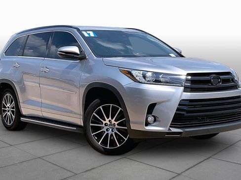 Used 2017 Toyota Highlander SE AWD/4WD image 4