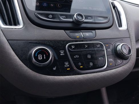 Used 2020 Chevrolet Malibu LT image 17