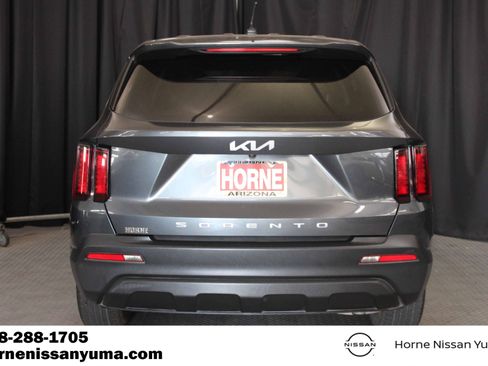 Used 2022 Kia Sorento LX FWD image 13