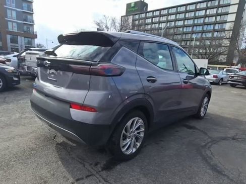 Used 2023 Chevrolet Bolt EUV LT image 2