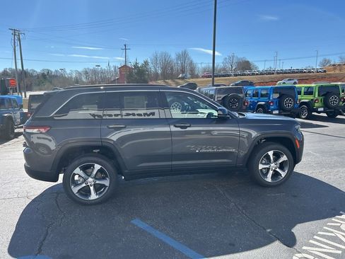 New 2026 Jeep Grand Cherokee Limited RWD image 5
