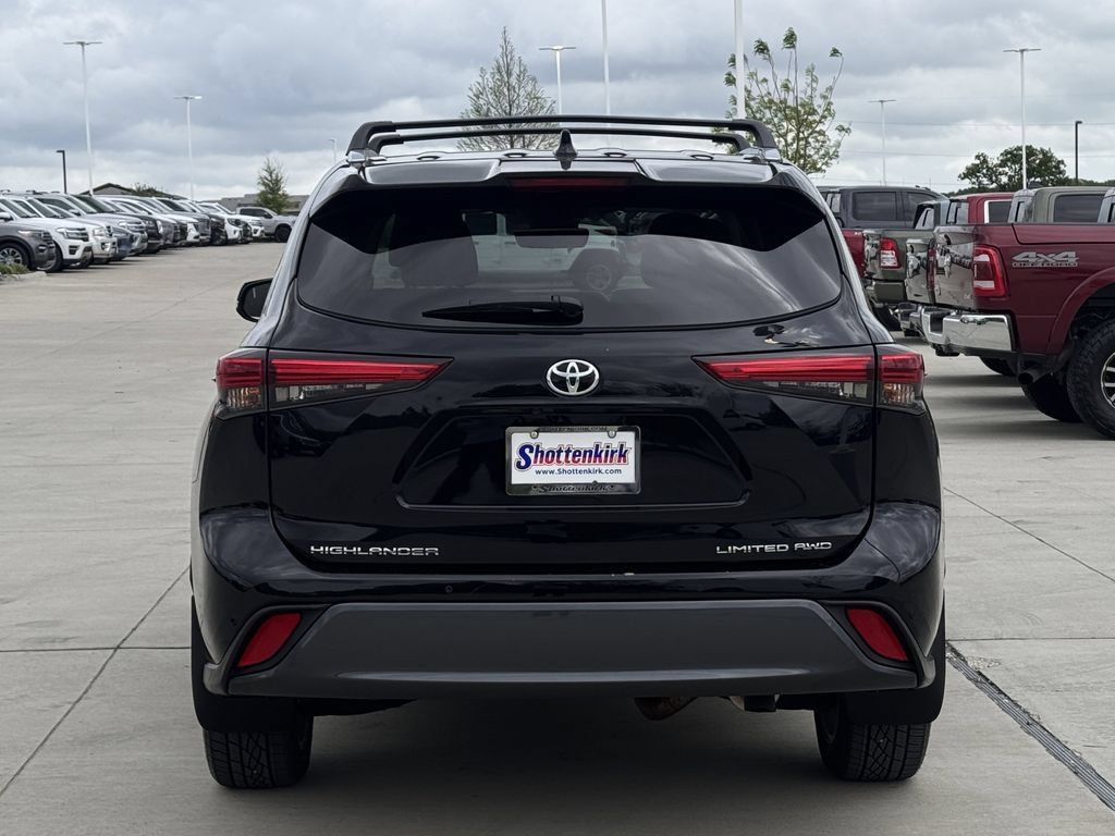 Used 2023 Toyota Highlander Limited AWD/4WD image 5