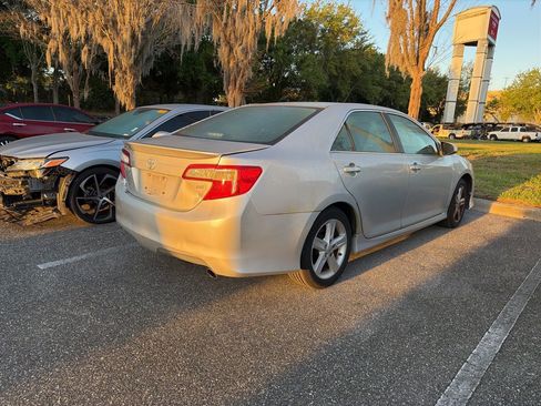 Used 2014 Toyota Camry SE w/ Fleet Convenience Package image 3