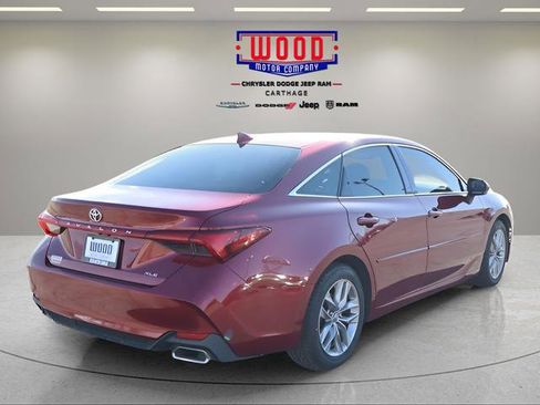 Used 2019 Toyota Avalon XLE w/ Moonroof Package image 3