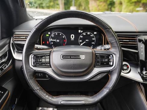 Used 2023 Jeep Grand Wagoneer Series III AWD/4WD image 32