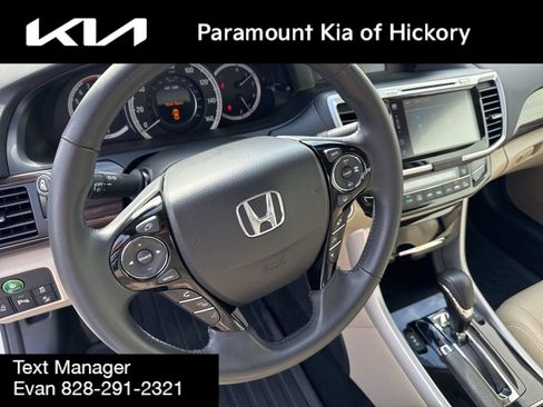 Used 2017 Honda Accord Touring image 21