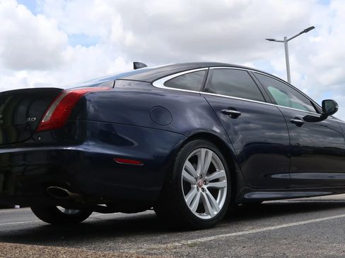 Used 2016 Jaguar XJ R-Sport RWD image 10